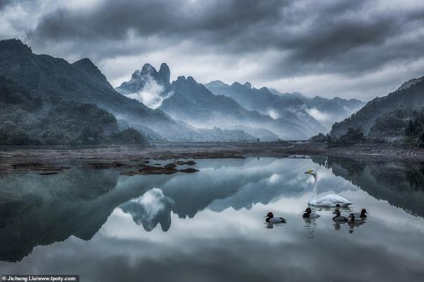 Những bức ảnh đoạt giải 'Travel Photographer of the Year': Đây là một thế giới mà ta chưa từng biết Những bức ảnh đoạt giải 'Travel Photographer of the Year': Đây là một thế giới mà ta chưa từng biết