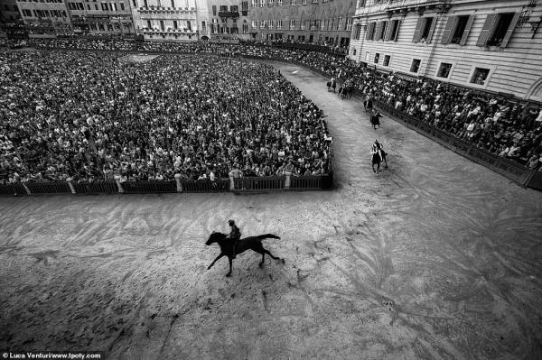 Những bức ảnh đoạt giải 'Travel Photographer of the Year': Đây là một thế giới mà ta chưa từng biết Những bức ảnh đoạt giải 'Travel Photographer of the Year': Đây là một thế giới mà ta chưa từng biết