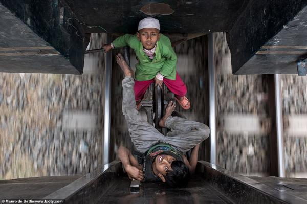 Những bức ảnh đoạt giải 'Travel Photographer of the Year': Đây là một thế giới mà ta chưa từng biết Những bức ảnh đoạt giải 'Travel Photographer of the Year': Đây là một thế giới mà ta chưa từng biết