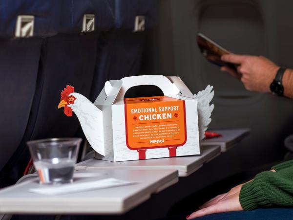 Hãng Popeyes ra mắt 'chú gà hỗ trợ cảm xúc' dành cho những hành khách căng thẳng khi đi máy bay Hãng Popeyes ra mắt 'chú gà hỗ trợ cảm xúc' dành cho những hành khách căng thẳng khi đi máy bay
