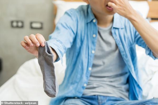 Ngửi... tất bẩn mỗi ngày có thể khiến bạn bị nhiễm trùng phổi nghiêm trọng Ngửi... tất bẩn mỗi ngày có thể khiến bạn bị nhiễm trùng phổi nghiêm trọng