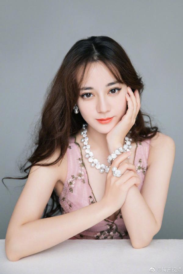 BXH giá trị thương mại 2018: Dương Mịch - Nhiệt Ba tranh ngôi nữ hoàng, Phạm Băng Băng mất hút BXH giá trị thương mại 2018: Dương Mịch - Nhiệt Ba tranh ngôi nữ hoàng, Phạm Băng Băng mất hút