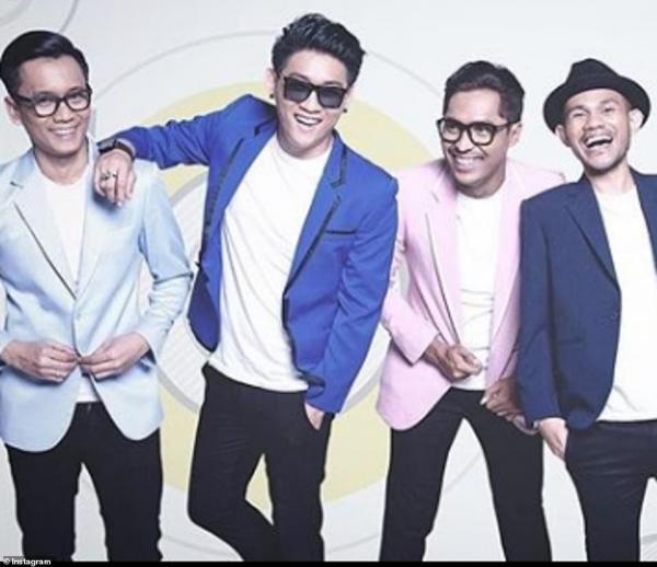 Show diễn định mệnh cuối cùng của ban nhạc Indonesia trước khi 2 thành viên bị sóng thần cuốn trôi Show diễn định mệnh cuối cùng của ban nhạc Indonesia trước khi 2 thành viên bị sóng thần cuốn trôi