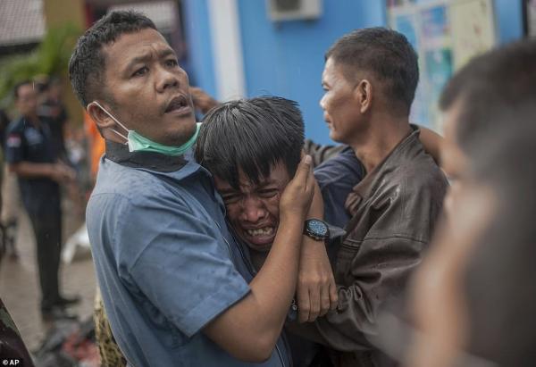 Show diễn định mệnh cuối cùng của ban nhạc Indonesia trước khi 2 thành viên bị sóng thần cuốn trôi Show diễn định mệnh cuối cùng của ban nhạc Indonesia trước khi 2 thành viên bị sóng thần cuốn trôi