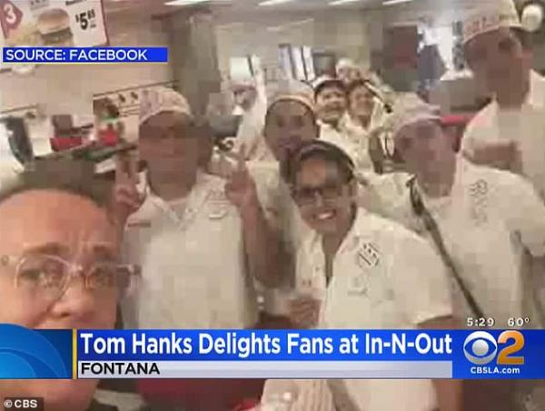 Ghé vào quán ăn mua điểm tâm, vợ chồng Tom Hanks hào phóng trả tiền bữa trưa cho mọi người Ghé vào quán ăn mua điểm tâm, vợ chồng Tom Hanks hào phóng trả tiền bữa trưa cho mọi người