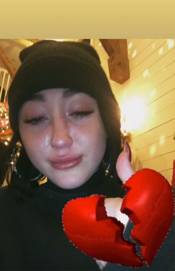 Loạt bằng chứng khiến fan tin rằng Miley Cyrus và Liam Hemsworth đã tổ chức đám cưới bí mật Loạt bằng chứng khiến fan tin rằng Miley Cyrus và Liam Hemsworth đã tổ chức đám cưới bí mật