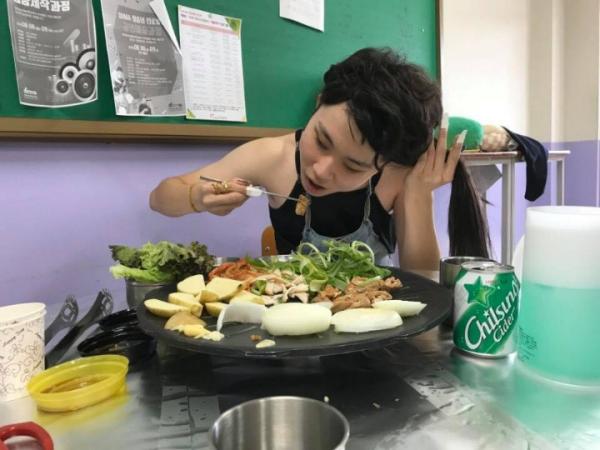 Học sinh Hàn Quốc khoe trí tưởng tượng vô cực qua bộ ảnh tốt nghiệp cuối cấp Học sinh Hàn Quốc khoe trí tưởng tượng vô cực qua bộ ảnh tốt nghiệp cuối cấp