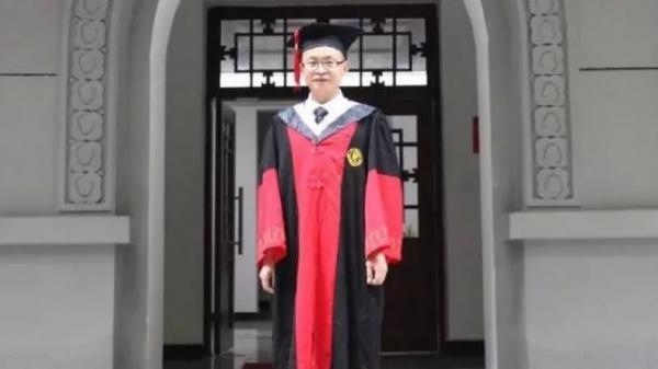 Hành trình đằng đẵng 20 năm từ một học sinh bỏ học, nông dân chăn vịt đến chức danh tiến sĩ Hành trình đằng đẵng 20 năm từ một học sinh bỏ học, nông dân chăn vịt đến chức danh tiến sĩ