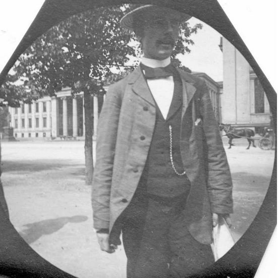 Bạn có biết paparazzi và camera ẩn đã xuất hiện từ những năm 1890 trên đường phố Oslo, Na Uy? Bạn có biết paparazzi và camera ẩn đã xuất hiện từ những năm 1890 trên đường phố Oslo, Na Uy?