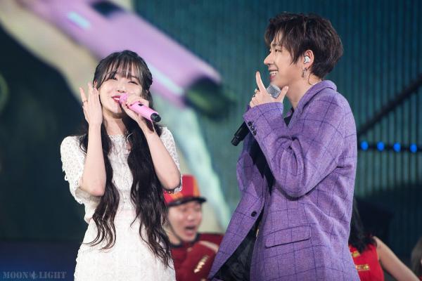 Sở hữu hậu cung fanboy toàn nhân vật tiếng tăm, IU quá hợp với danh hiệu 'idol của các idol' Sở hữu hậu cung fanboy toàn nhân vật tiếng tăm, IU quá hợp với danh hiệu 'idol của các idol'