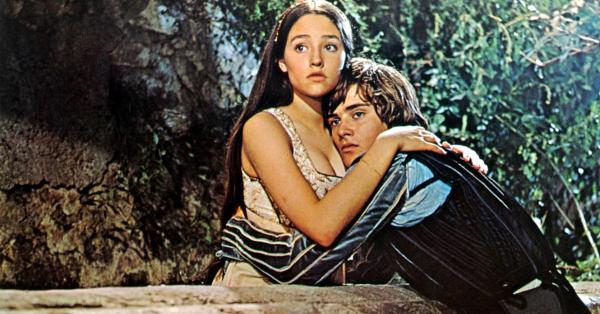 Đoán xem ai là người viết những câu đậm chất 'ngôn tình' này, Ariana Grande hay Shakespeare? Đoán xem ai là người viết những câu đậm chất 'ngôn tình' này, Ariana Grande hay Shakespeare?