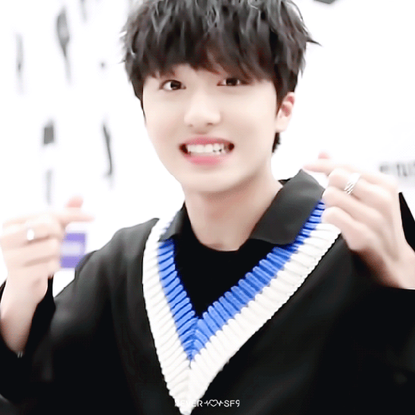 Fan DBSK ngỡ ngàng trước vẻ ngoài 'trổ mã' của 5 cậu bé từng tham gia MV 'Balloons' Fan DBSK ngỡ ngàng trước vẻ ngoài 'trổ mã' của 5 cậu bé từng tham gia MV 'Balloons'