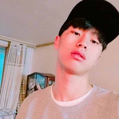 Fan DBSK ngỡ ngàng trước vẻ ngoài 'trổ mã' của 5 cậu bé từng tham gia MV 'Balloons' Fan DBSK ngỡ ngàng trước vẻ ngoài 'trổ mã' của 5 cậu bé từng tham gia MV 'Balloons'