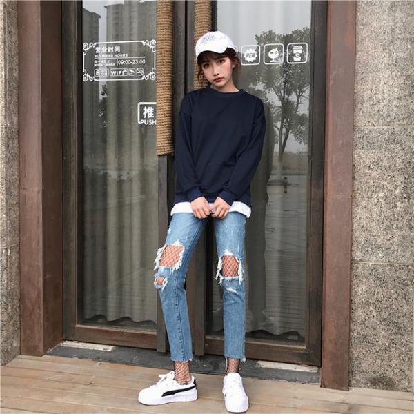 Cụ già khăng khăng cho tiền mua quần mới khi thấy một nữ sinh mặc quần jeans rách Cụ già khăng khăng cho tiền mua quần mới khi thấy một nữ sinh mặc quần jeans rách