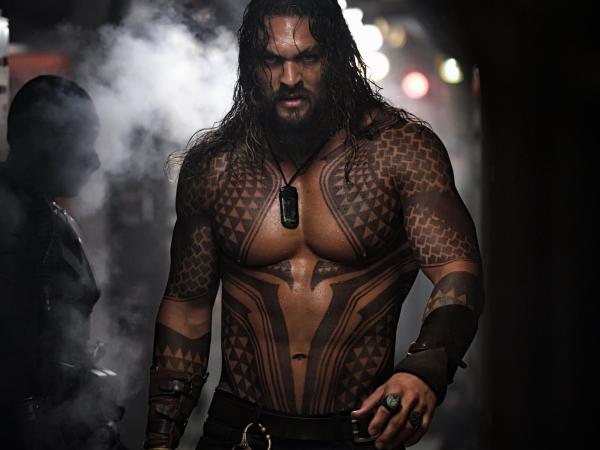 Thử đoán xem liệu khi thiên tai ập đến, sẽ có bao nhiêu người kêu cứu với chàng 'Aquaman'? Thử đoán xem liệu khi thiên tai ập đến, sẽ có bao nhiêu người kêu cứu với chàng 'Aquaman'?
