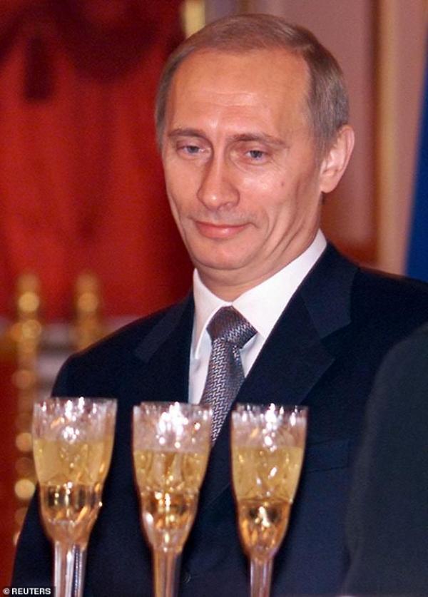 Vladimir Putin là nhà lãnh đạo duy nhất trên thế giới còn sở hữu người thử độc thức ăn cho mình Vladimir Putin là nhà lãnh đạo duy nhất trên thế giới còn sở hữu người thử độc thức ăn cho mình