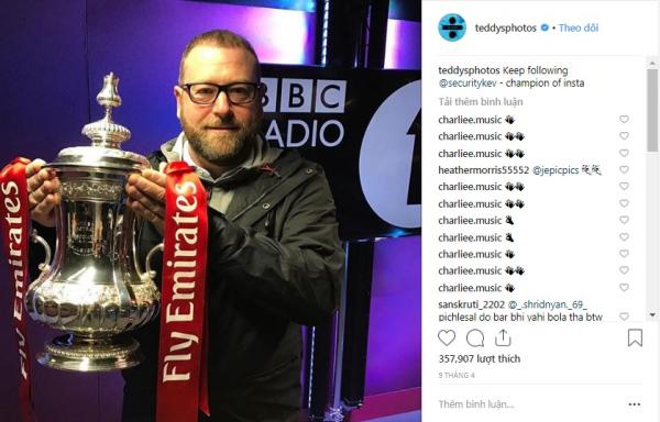 Chàng vệ sĩ 'lầy lội' của Ed Sheeran suốt ngày đăng ảnh lên Instagram trêu chọc ông chủ Chàng vệ sĩ 'lầy lội' của Ed Sheeran suốt ngày đăng ảnh lên Instagram trêu chọc ông chủ