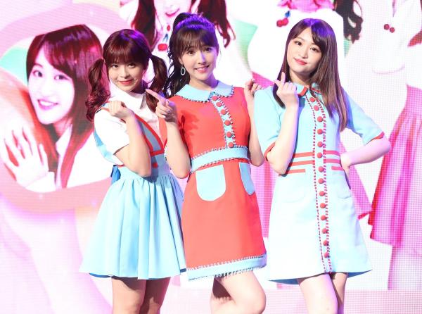 10 lùm xùm động trời năm 2018: Người qua đường 'hít drama' còn fan K-Pop 'sợ không dám thở' 10 lùm xùm động trời năm 2018: Người qua đường 'hít drama' còn fan K-Pop 'sợ không dám thở'