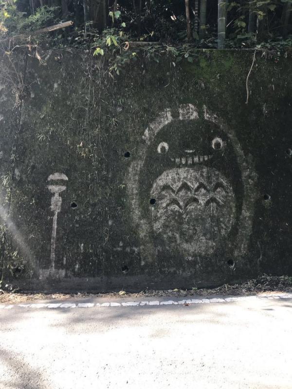 Các nhân vật Ghibli xuất hiện bí ẩn trên bức tường rêu tại Nhật Bản Các nhân vật Ghibli xuất hiện bí ẩn trên bức tường rêu tại Nhật Bản