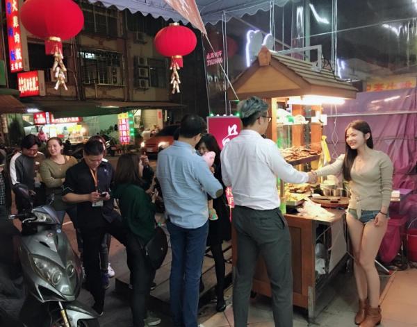 Quán thịt ế ẩm bỗng doanh thu tăng gấp 4 lần sau một đêm nhờ thuê hotgirl đến bán Quán thịt ế ẩm bỗng doanh thu tăng gấp 4 lần sau một đêm nhờ thuê hotgirl đến bán