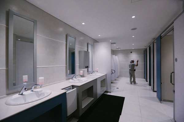 Thời đại hội nhập rồi, nhớ tìm hiểu cấu trúc toilet các nước để còn biết mà dùng cho đúng Thời đại hội nhập rồi, nhớ tìm hiểu cấu trúc toilet các nước để còn biết mà dùng cho đúng