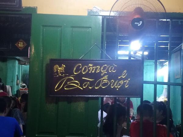 Cái 'hồn' của biển hiệu Hội An đầy hoài cổ được thu về dưới bàn tay chàng họa sĩ trẻ Cái 'hồn' của biển hiệu Hội An đầy hoài cổ được thu về dưới bàn tay chàng họa sĩ trẻ