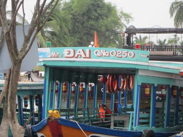 Cái 'hồn' của biển hiệu Hội An đầy hoài cổ được thu về dưới bàn tay chàng họa sĩ trẻ Cái 'hồn' của biển hiệu Hội An đầy hoài cổ được thu về dưới bàn tay chàng họa sĩ trẻ