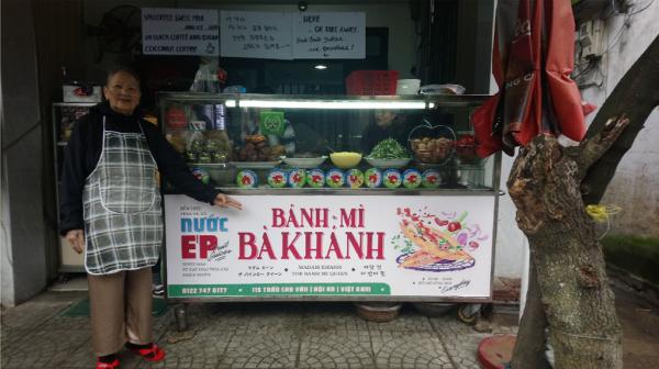 Cái 'hồn' của biển hiệu Hội An đầy hoài cổ được thu về dưới bàn tay chàng họa sĩ trẻ Cái 'hồn' của biển hiệu Hội An đầy hoài cổ được thu về dưới bàn tay chàng họa sĩ trẻ