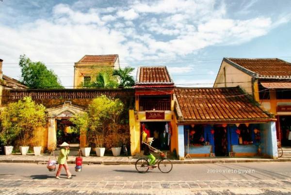Cái 'hồn' của biển hiệu Hội An đầy hoài cổ được thu về dưới bàn tay chàng họa sĩ trẻ Cái 'hồn' của biển hiệu Hội An đầy hoài cổ được thu về dưới bàn tay chàng họa sĩ trẻ