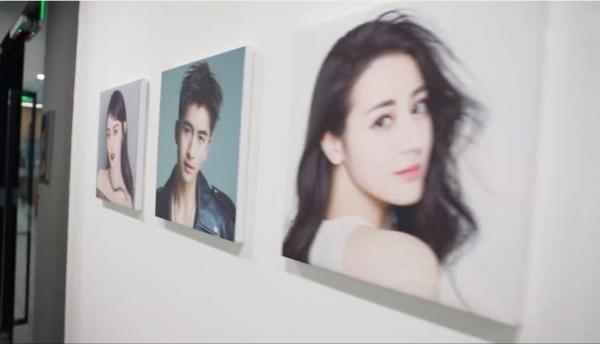 Dương Mịch lần đầu giới thiệu văn phòng, vô tình hé lộ địa vị của Địch Lệ Nhiệt Ba trong công ty Dương Mịch lần đầu giới thiệu văn phòng, vô tình hé lộ địa vị của Địch Lệ Nhiệt Ba trong công ty