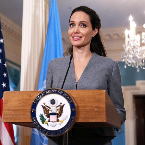 Nữ minh tinh Angelina Jolie có thể sẽ tranh cử Tổng thống Mỹ vào năm 2020? Nữ minh tinh Angelina Jolie có thể sẽ tranh cử Tổng thống Mỹ vào năm 2020?