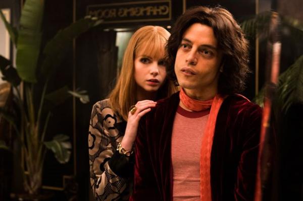 Hậu 'Bohemian Rhapsody', Rami Malek thú nhận đã trót yêu bạn diễn Lucy Boynton Hậu 'Bohemian Rhapsody', Rami Malek thú nhận đã trót yêu bạn diễn Lucy Boynton