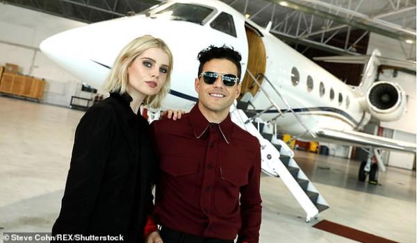 Hậu 'Bohemian Rhapsody', Rami Malek thú nhận đã trót yêu bạn diễn Lucy Boynton Hậu 'Bohemian Rhapsody', Rami Malek thú nhận đã trót yêu bạn diễn Lucy Boynton