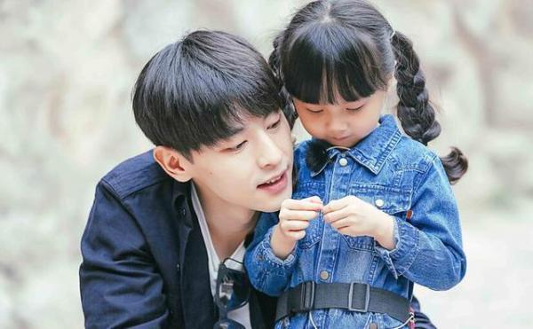 Khoảnh khắc các nam thần Hoa ngữ chăm em bé khiến fan mơ về 'ngôi nhà và những đứa trẻ' Khoảnh khắc các nam thần Hoa ngữ chăm em bé khiến fan mơ về 'ngôi nhà và những đứa trẻ'