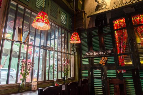 Cảm hứng hay 'đạo nhái': Quán cà phê mới có phong cách giống hệt thương hiệu 'Cộng Cà Phê' Cảm hứng hay 'đạo nhái': Quán cà phê mới có phong cách giống hệt thương hiệu 'Cộng Cà Phê'