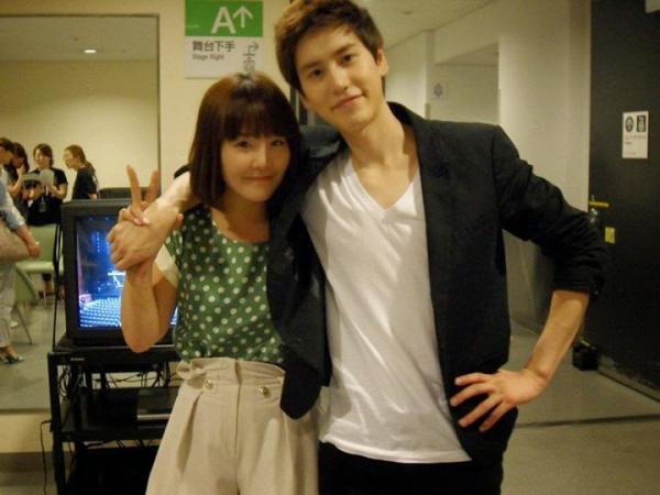Chị gái Kyuhyun kêu cứu trên Instagram khi bị fan cuồng của em theo dõi, dọa giết suốt 3 năm Chị gái Kyuhyun kêu cứu trên Instagram khi bị fan cuồng của em theo dõi, dọa giết suốt 3 năm