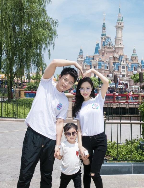 Giả Nãi Lượng - Lý Tiểu Lộ đã ly hôn nhưng không công khai vì lý do giống cặp Uy - Mịch? Giả Nãi Lượng - Lý Tiểu Lộ đã ly hôn nhưng không công khai vì lý do giống cặp Uy - Mịch?