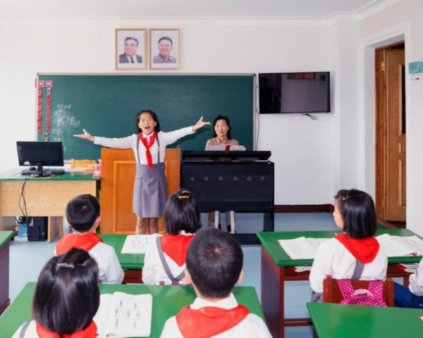 Ngắm miền quê Triều Tiên yên bình đến lạ trên chuyến tàu đi dọc đất nước bí ẩn nhất thế giới Ngắm miền quê Triều Tiên yên bình đến lạ trên chuyến tàu đi dọc đất nước bí ẩn nhất thế giới