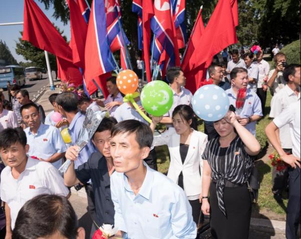Ngắm miền quê Triều Tiên yên bình đến lạ trên chuyến tàu đi dọc đất nước bí ẩn nhất thế giới Ngắm miền quê Triều Tiên yên bình đến lạ trên chuyến tàu đi dọc đất nước bí ẩn nhất thế giới