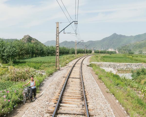 Ngắm miền quê Triều Tiên yên bình đến lạ trên chuyến tàu đi dọc đất nước bí ẩn nhất thế giới Ngắm miền quê Triều Tiên yên bình đến lạ trên chuyến tàu đi dọc đất nước bí ẩn nhất thế giới