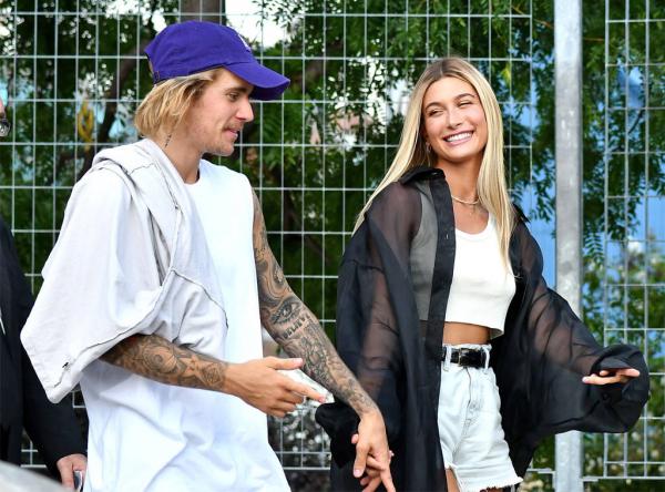 Loạt khoảnh khắc Hailey ở bên Justin khiến dân tình tự hỏi: 'Sao giống mẹ và con trai thế?' Loạt khoảnh khắc Hailey ở bên Justin khiến dân tình tự hỏi: 'Sao giống mẹ và con trai thế?'