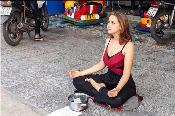 Tây ăn xin để đi du lịch - Chuyện cười ra nước mắt ở các nước châu Á Tây ăn xin để đi du lịch - Chuyện cười ra nước mắt ở các nước châu Á