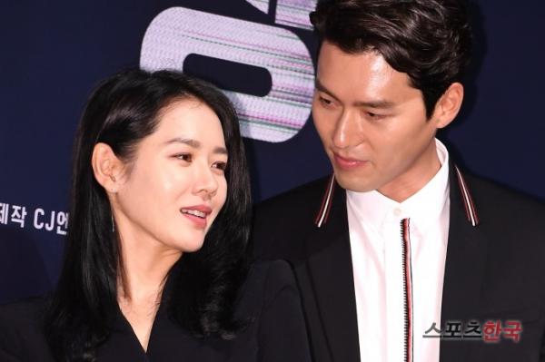 Sport Chosun đưa tin Hyun Bin và Son Ye Jin cùng đi Mỹ du lịch và hẹn hò? Sport Chosun đưa tin Hyun Bin và Son Ye Jin cùng đi Mỹ du lịch và hẹn hò?