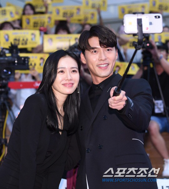 Sport Chosun đưa tin Hyun Bin và Son Ye Jin cùng đi Mỹ du lịch và hẹn hò? Sport Chosun đưa tin Hyun Bin và Son Ye Jin cùng đi Mỹ du lịch và hẹn hò?
