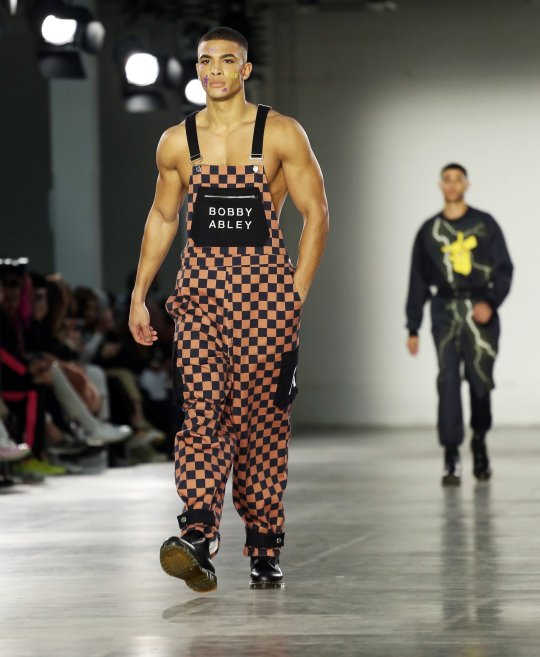 Pokémon được 'hô biến' thành thời trang cao cấp tại London Fashion Week Pokémon được 'hô biến' thành thời trang cao cấp tại London Fashion Week