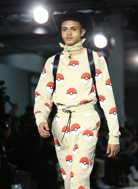 Pokémon được 'hô biến' thành thời trang cao cấp tại London Fashion Week Pokémon được 'hô biến' thành thời trang cao cấp tại London Fashion Week