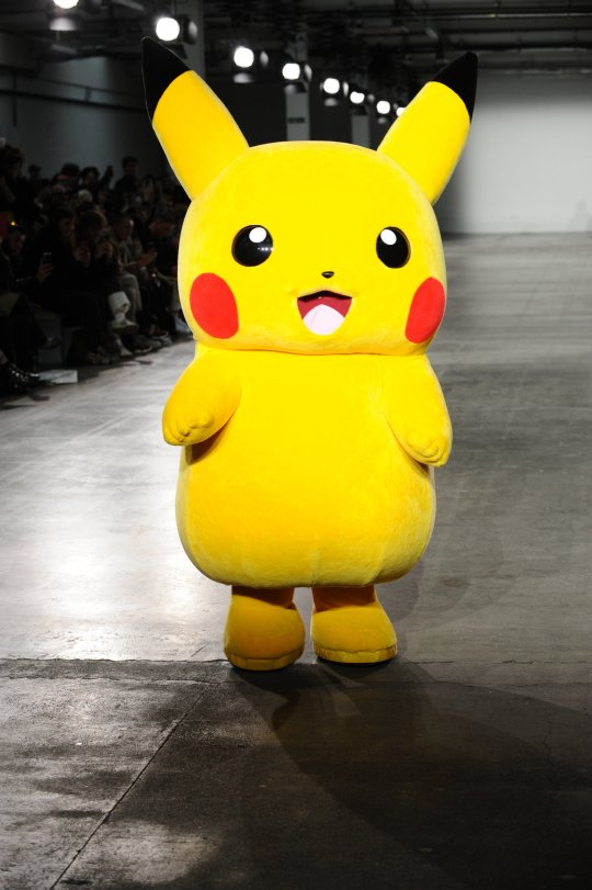Pokémon được 'hô biến' thành thời trang cao cấp tại London Fashion Week Pokémon được 'hô biến' thành thời trang cao cấp tại London Fashion Week