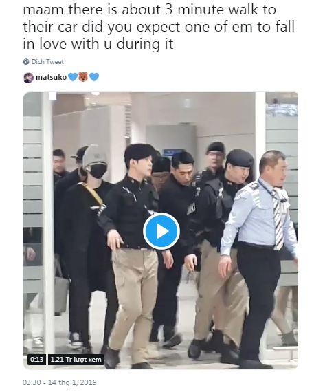 Fan cuồng trang điểm kỹ, cố bắt chuyện với BTS ở sân bay mong idol 'trúng tiếng sét ái tình' Fan cuồng trang điểm kỹ, cố bắt chuyện với BTS ở sân bay mong idol 'trúng tiếng sét ái tình'
