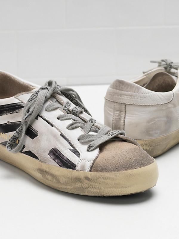 Thương hiệu cao cấp Golden Goose ra mắt mẫu 'giày đạp phân' giá hơn 13 triệu đồng Thương hiệu cao cấp Golden Goose ra mắt mẫu 'giày đạp phân' giá hơn 13 triệu đồng