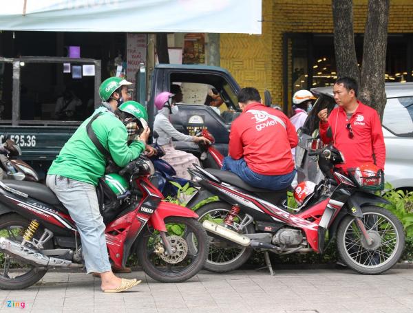 Kiếm 70 triệu một tháng từ chạy Grab, cử nhân Singapore rủ nhau cất bằng làm tài xế Kiếm 70 triệu một tháng từ chạy Grab, cử nhân Singapore rủ nhau cất bằng làm tài xế